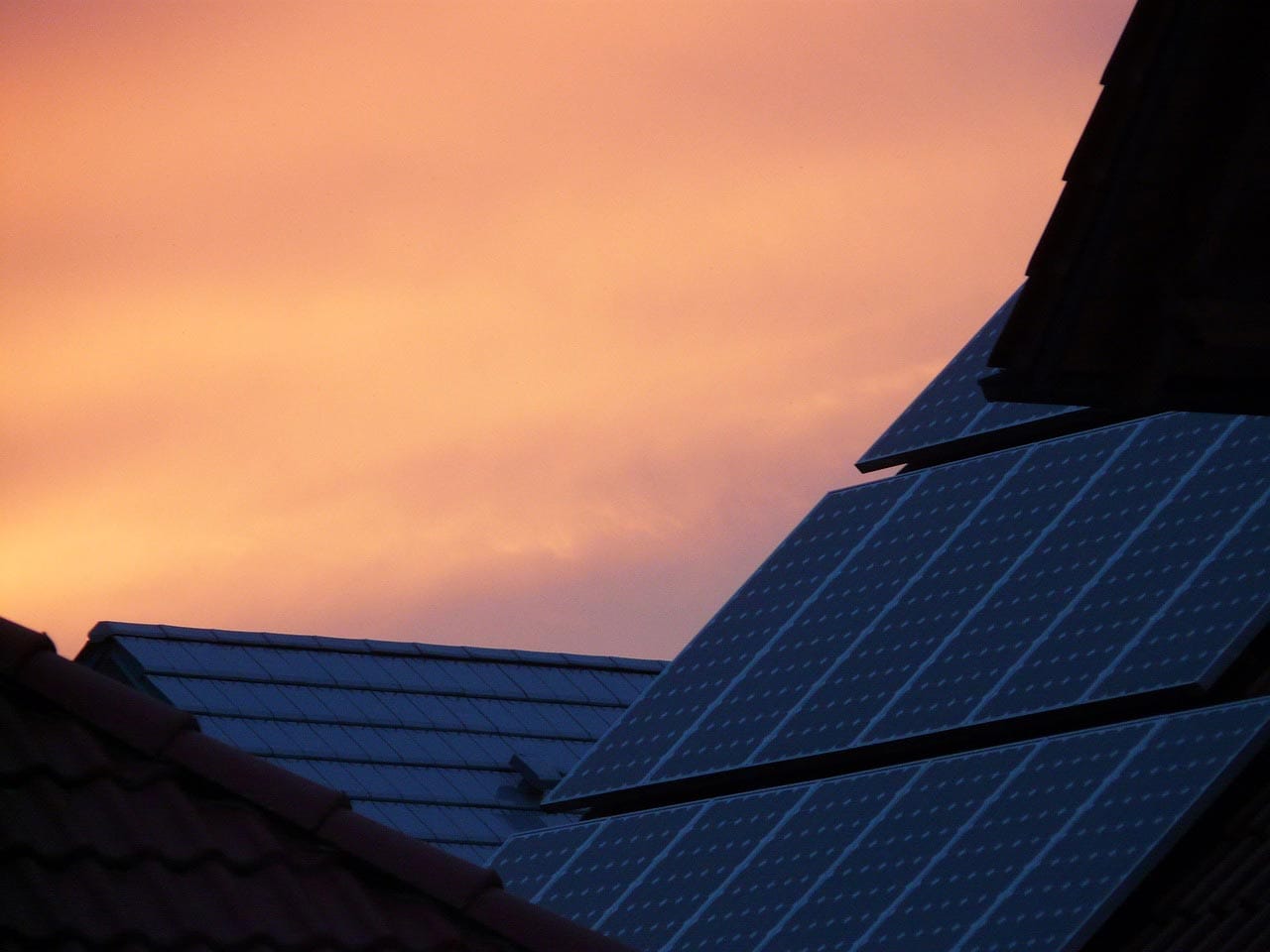 Scopri perché scegliere materiali impianto fotovoltaico di qualità aumenta performance, sicurezza e durata, garantendo energia affidabile per anni.